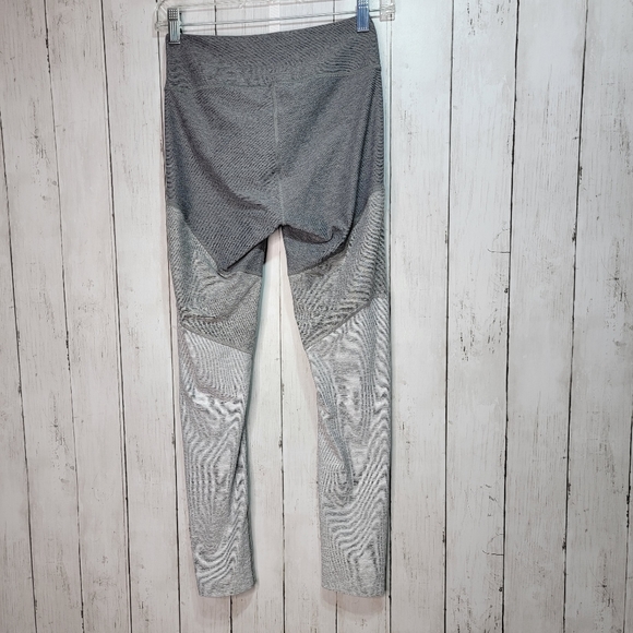 Outdoor Voices Women's Gray Tri-Tone Colorblock Springs 7/8 Leggings Size Small. - Picture 8 of 8